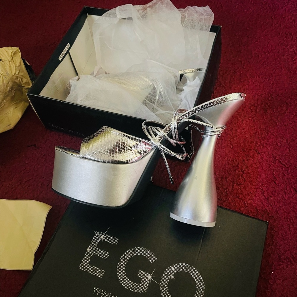 Shoe